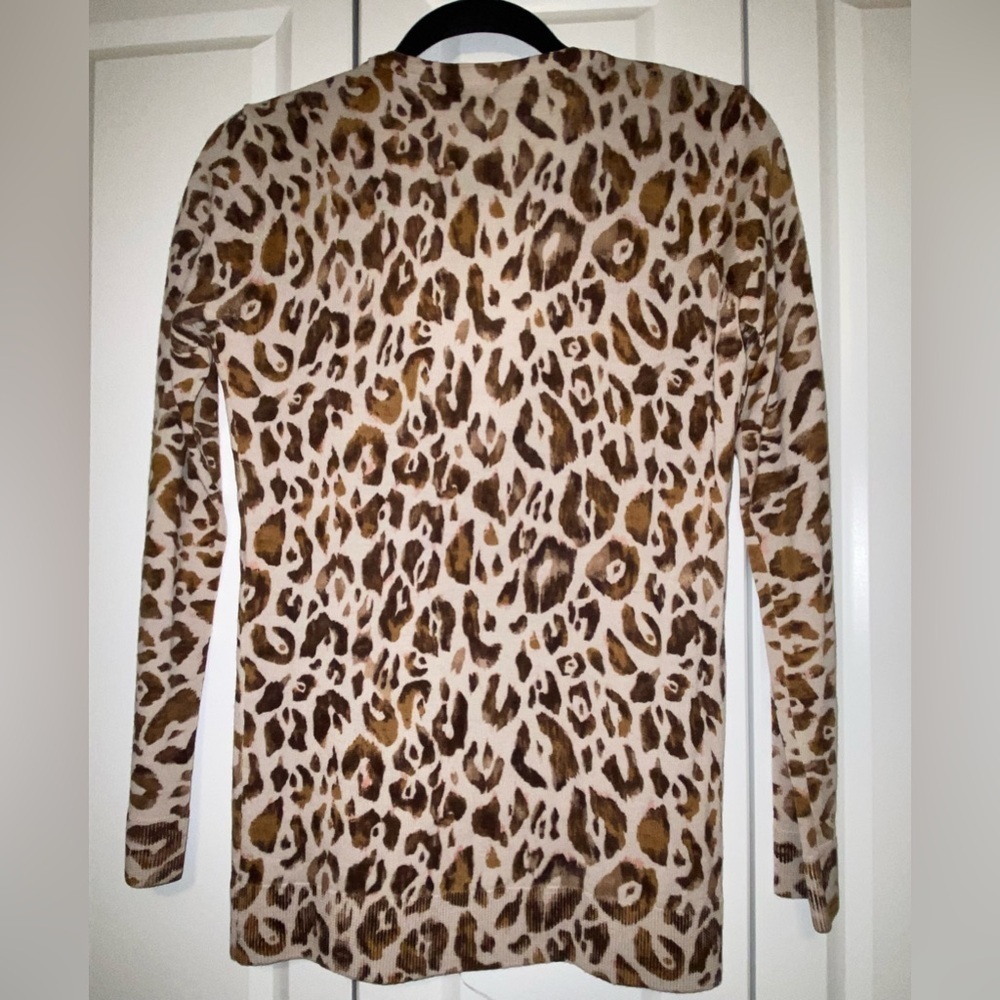 Ann Taylor Leopard Print Cardigan XS 100% Merino Wool Button Front Lightweight - Picture 3 of 8